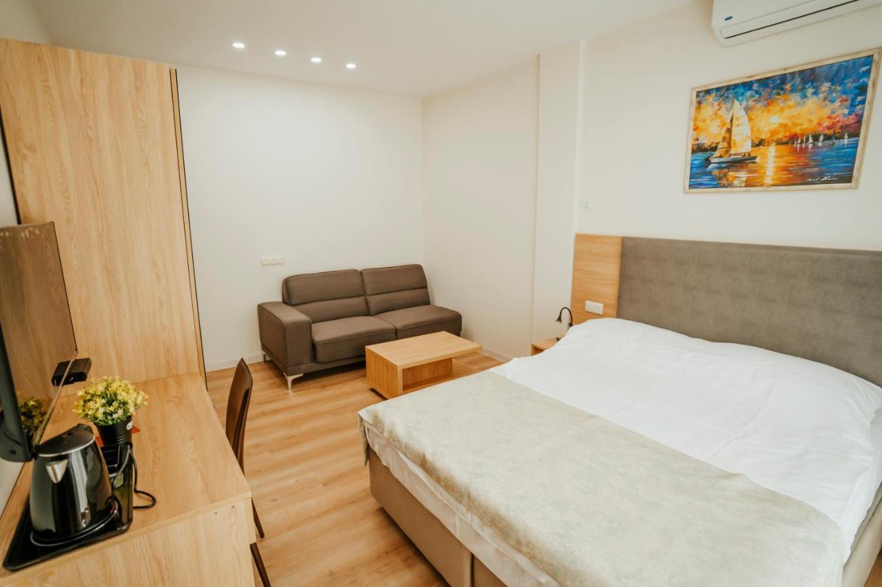 West Apart Hotel Batumi Esterno foto