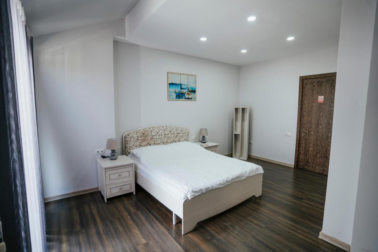 West Apart Hotel Batumi Esterno foto