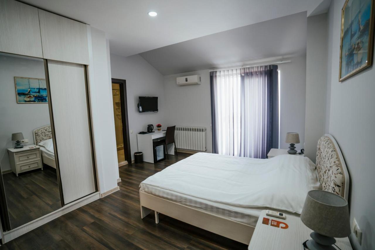 West Apart Hotel Batumi Esterno foto