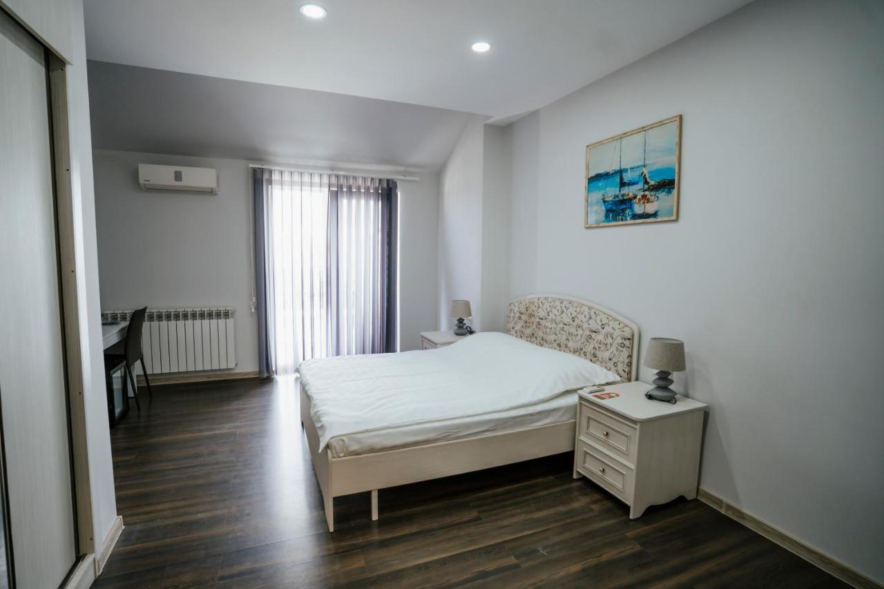 West Apart Hotel Batumi Esterno foto